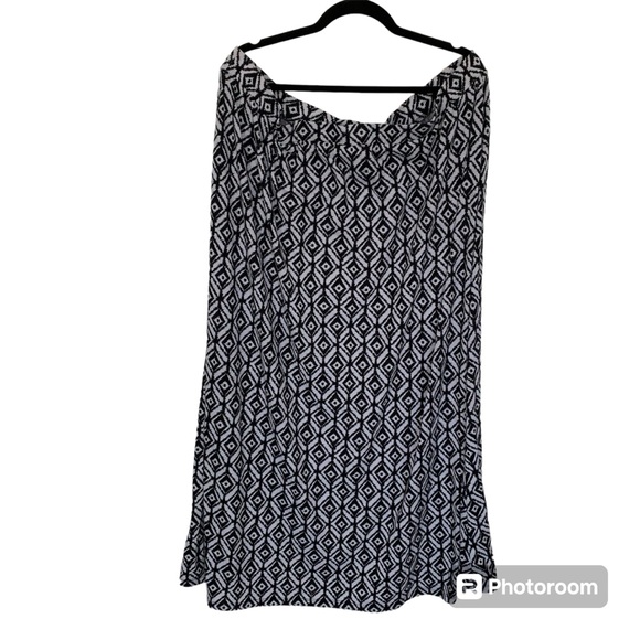 Cato Dresses & Skirts - CATO Women’s PLUS Maxi Skirt Black & White Geometric‎ Elastic Waist SIZE 22/24W